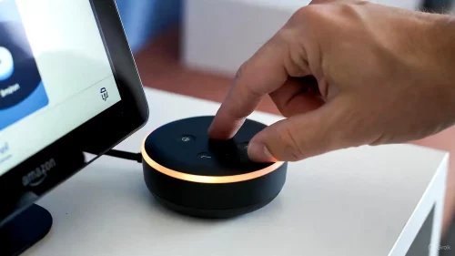 Amazon Echo Spot Reset durch Tastenkombination Stumm und Leiser.