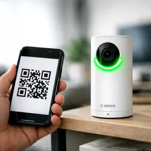 Einrichtung der Bosch Eyes Innenkamera II: Scannen des QR-Codes bei grün blinkender LED.