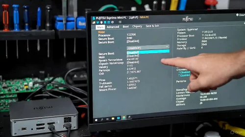 Monitor zeigt Fujitsu BIOS Einstellungen wo Secure Boot deaktiviert wird um Home Assistant zu installieren.