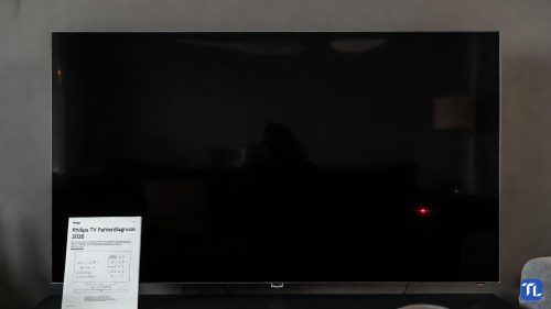 Ein Philips Fernseher mit blinkender roter LED und deutschem Diagnose-Handbuch im Jahr 2026.