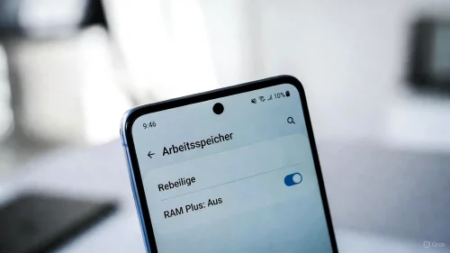 Das Samsung Galaxy A16 Smartphone zeigt das Menü zur Deaktivierung von RAM Plus für bessere Performance.